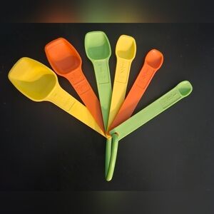 Groovy Set of Vintage Tupperware Measuring Spoons